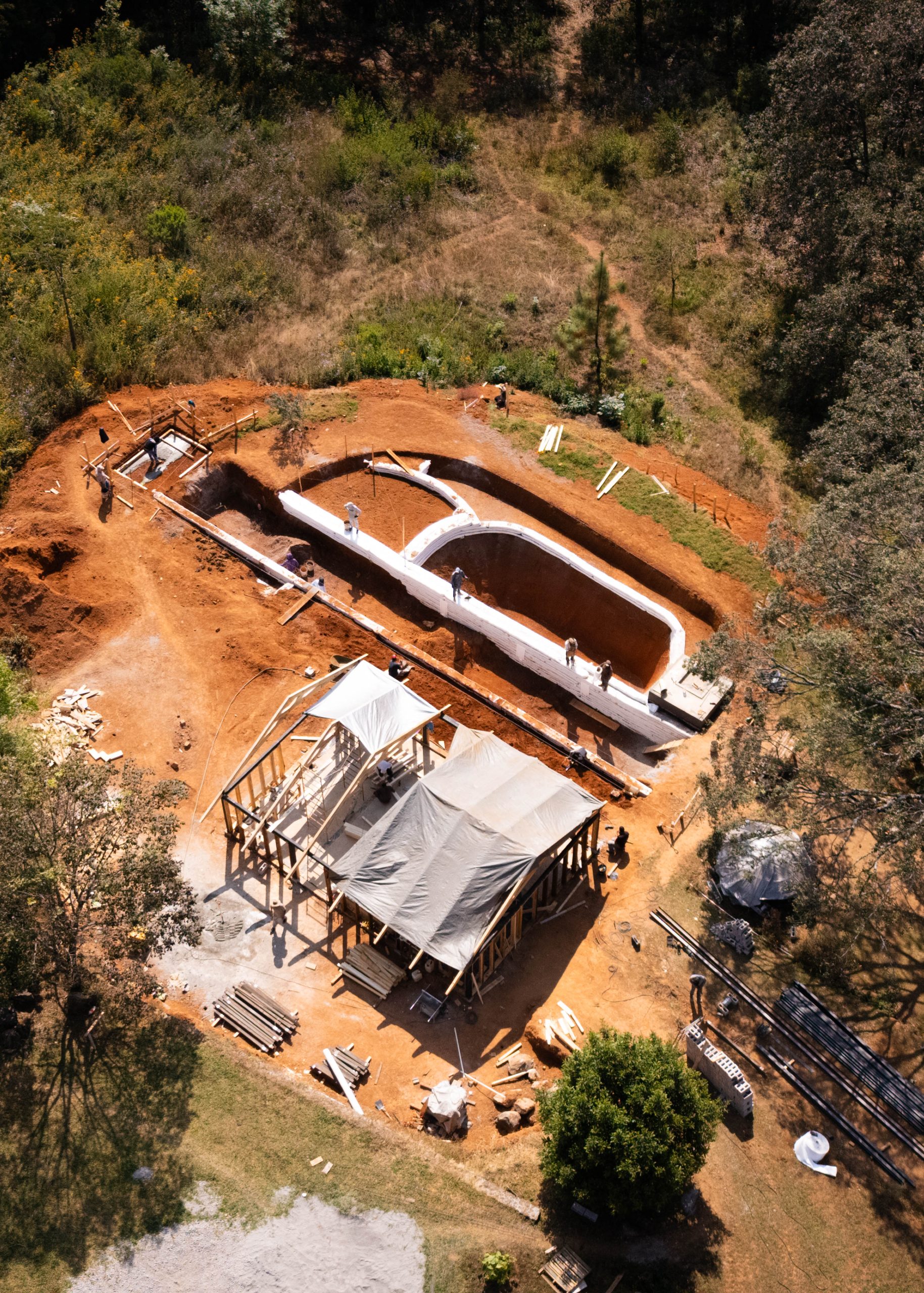Casa Estero, un diseño con biopiscina realizado por el estudio de arquitectura Paralelo Estudio